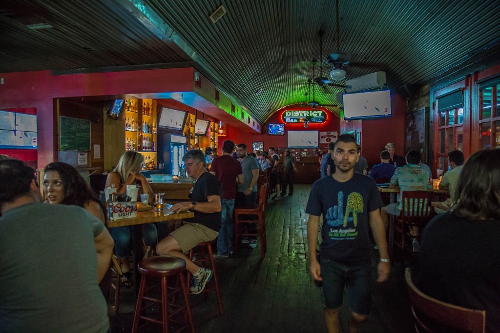 Lavaca Street Bar - Downtown Austin Bar