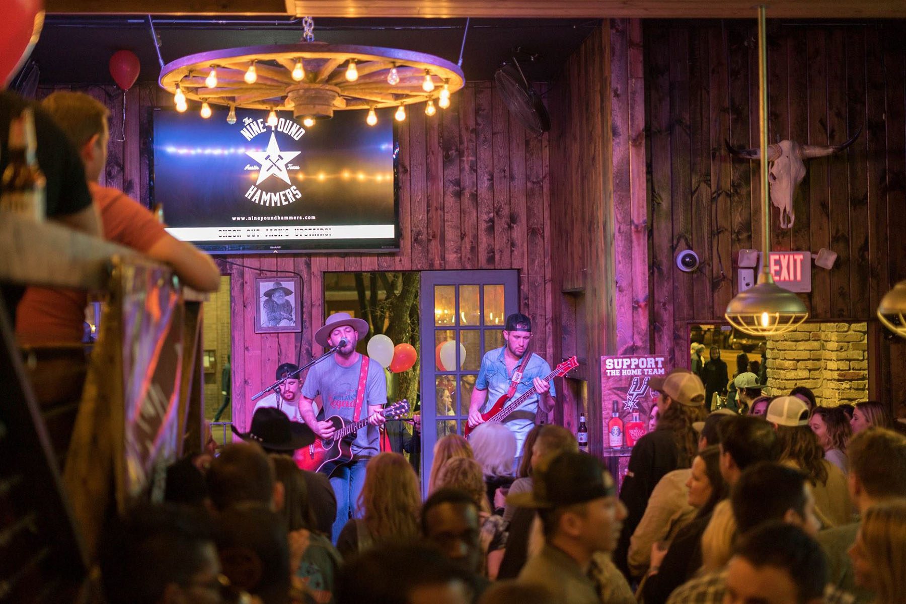 San Jac Saloon - Dirty 6th Street Country Bar