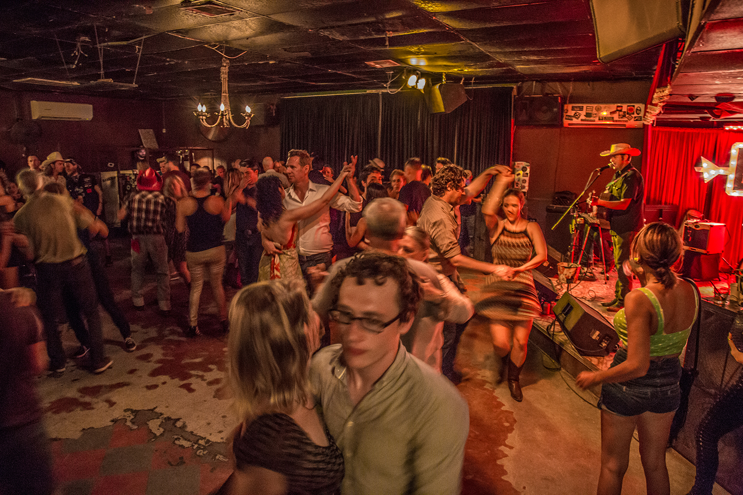Best Honky Tonk Dance Bars in Austin