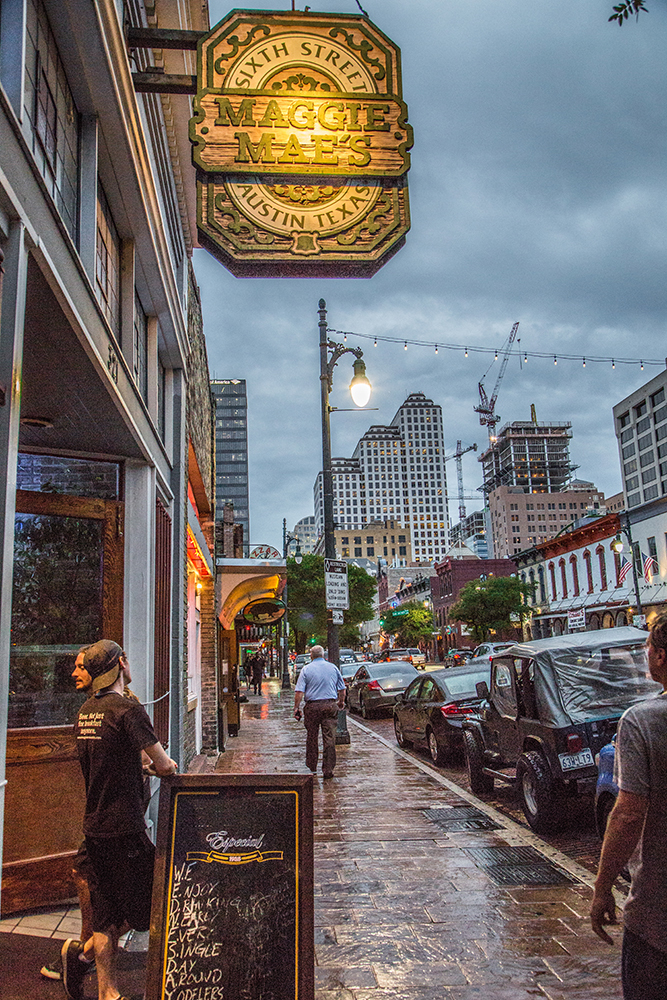 Maggie Mae's - An iconic 6th Street Bar