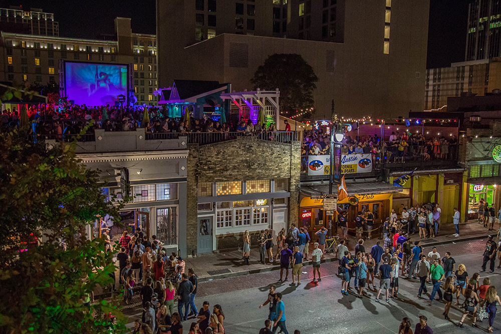 Maggie Mae's - An iconic 6th Street Bar