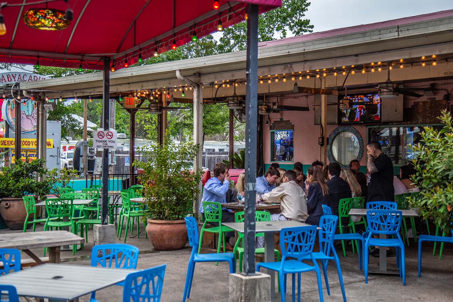 Streetside dining at baby Acapulco on Barton Springs. Photo: Will Taylor - LostinAustin.org